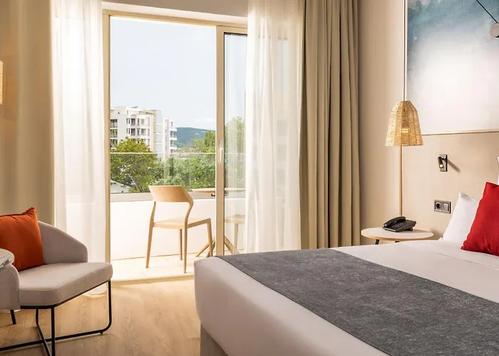 Готель Aluasoul Sunny (adults Only)